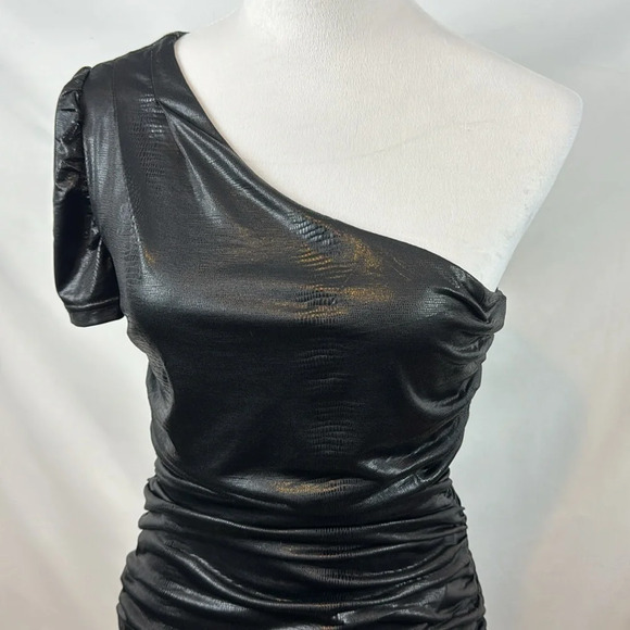 Lulu's It's Your Night Black Metallic one Shoulder Ruched Bodycon Dress Size M - Picture 6 of 12
